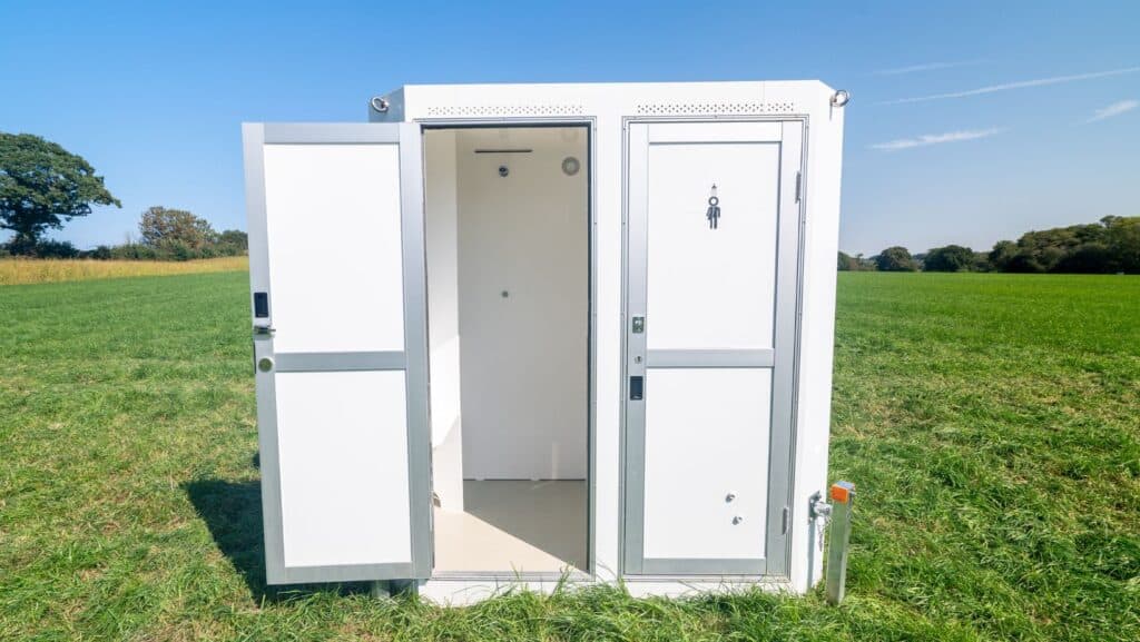 How GigLoo’s Shower Hire Services Keep Outdoor Event Guests Comfortable